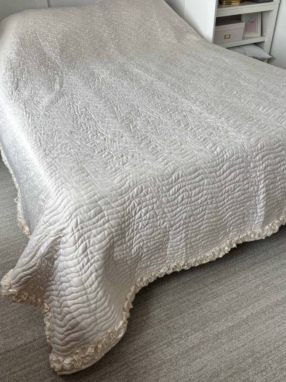 PIER 1 IMPORTS quilted satin bedspread coverlet ivory Cream Ruffle Trim King sz